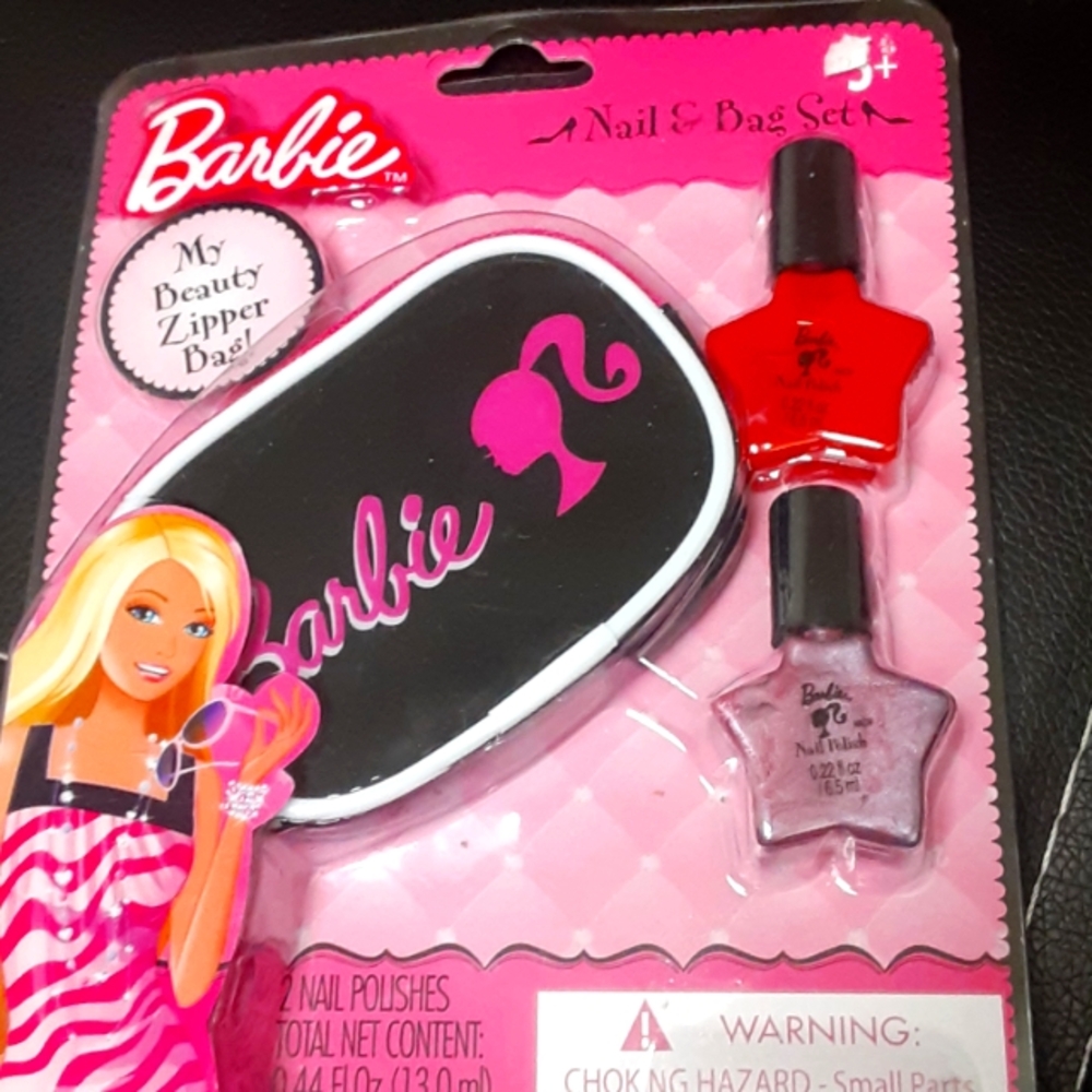 2009 BARBIE NAIL & BAG SET NEW IN PACKAGE